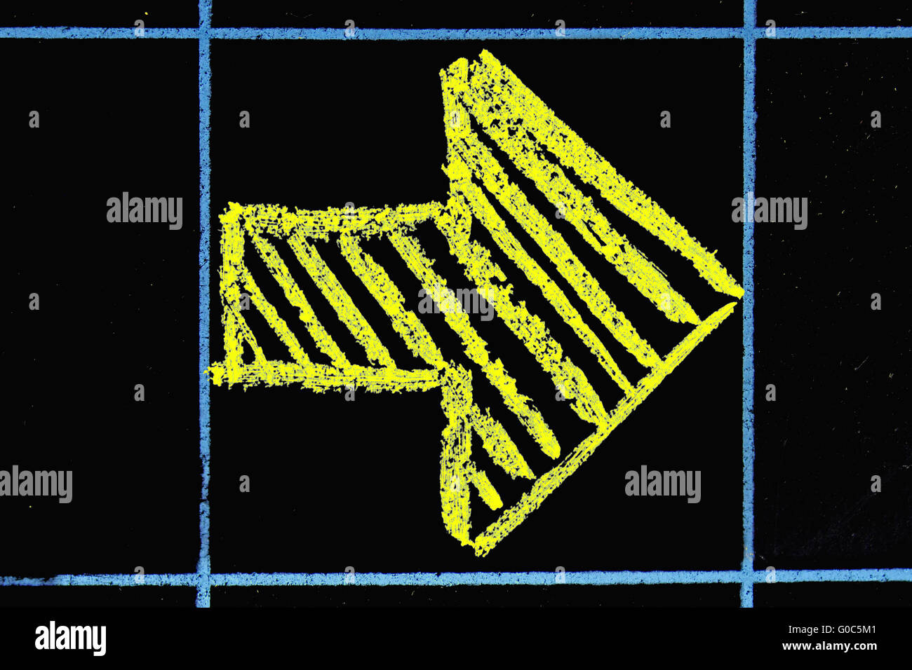 Freccia destra firma manoscritta su lavagna Foto Stock