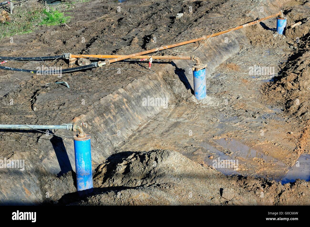 Abbassamento del suolo acqua nel sito in costruzione Foto Stock