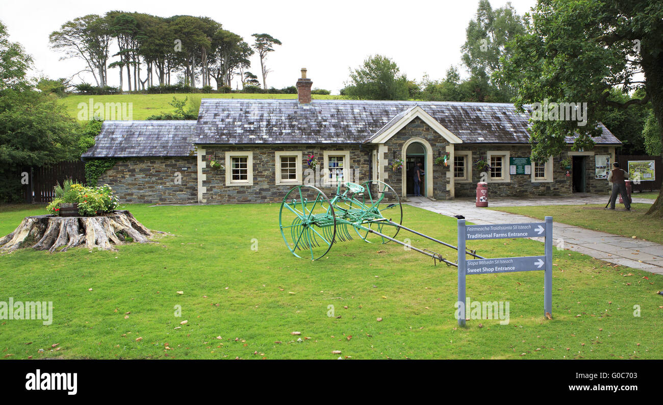 Fattorie Tradizionali ingresso in Muckross giardini. Foto Stock