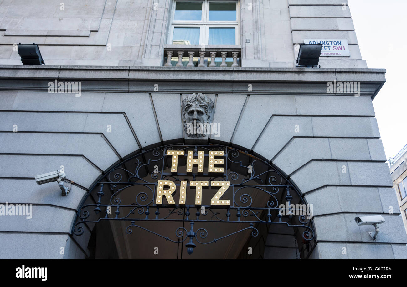 Esterno del mondo famoso Ritz Hotel a Mayfair, Londra, Regno Unito Foto Stock