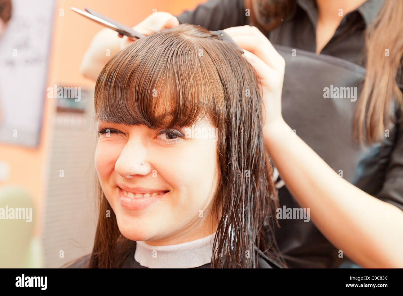 Acconciature parrucchiere a salon. interna shot Foto Stock