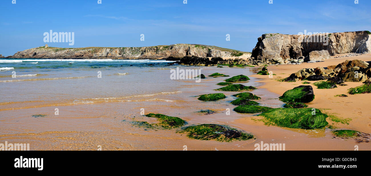 Foto panoramica della costa selvaggia della penisola di Quiberon nel dipartimento di Morbihan, in Bretagna nel nord-ovest della Francia Foto Stock