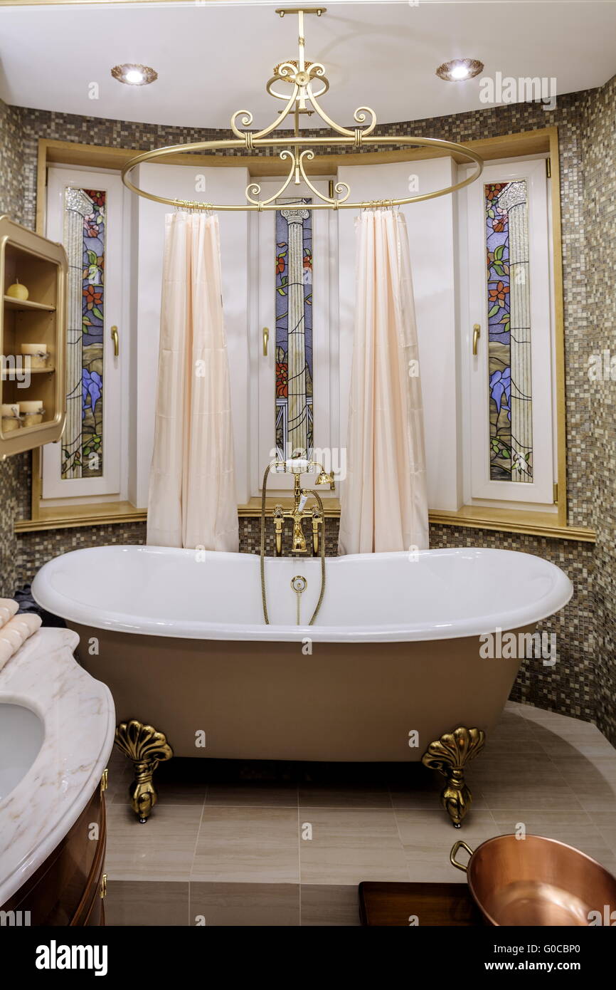 Bagno interno in stile classico Foto Stock