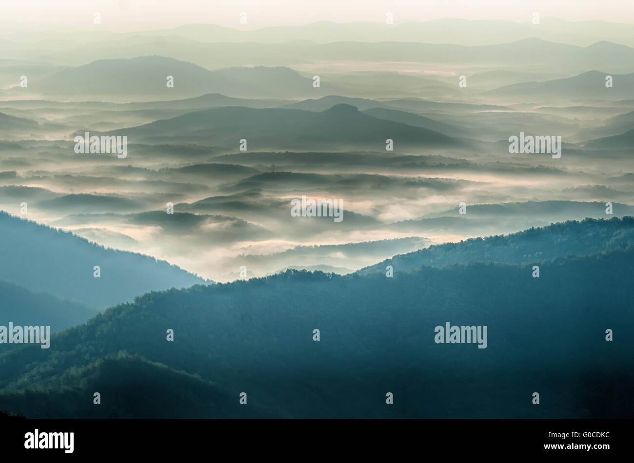 Il semplice strati di Smoky Mountains al tramonto - Smoky Mountain Nat. Park, Stati Uniti d'America. Foto Stock