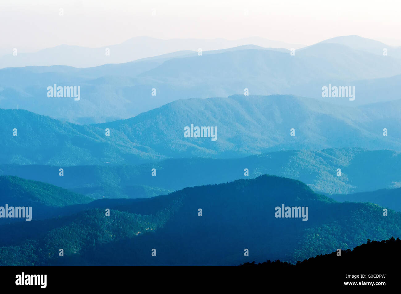 Il semplice strati di Smoky Mountains al tramonto - Smoky Mountain Nat. Park, Stati Uniti d'America. Foto Stock