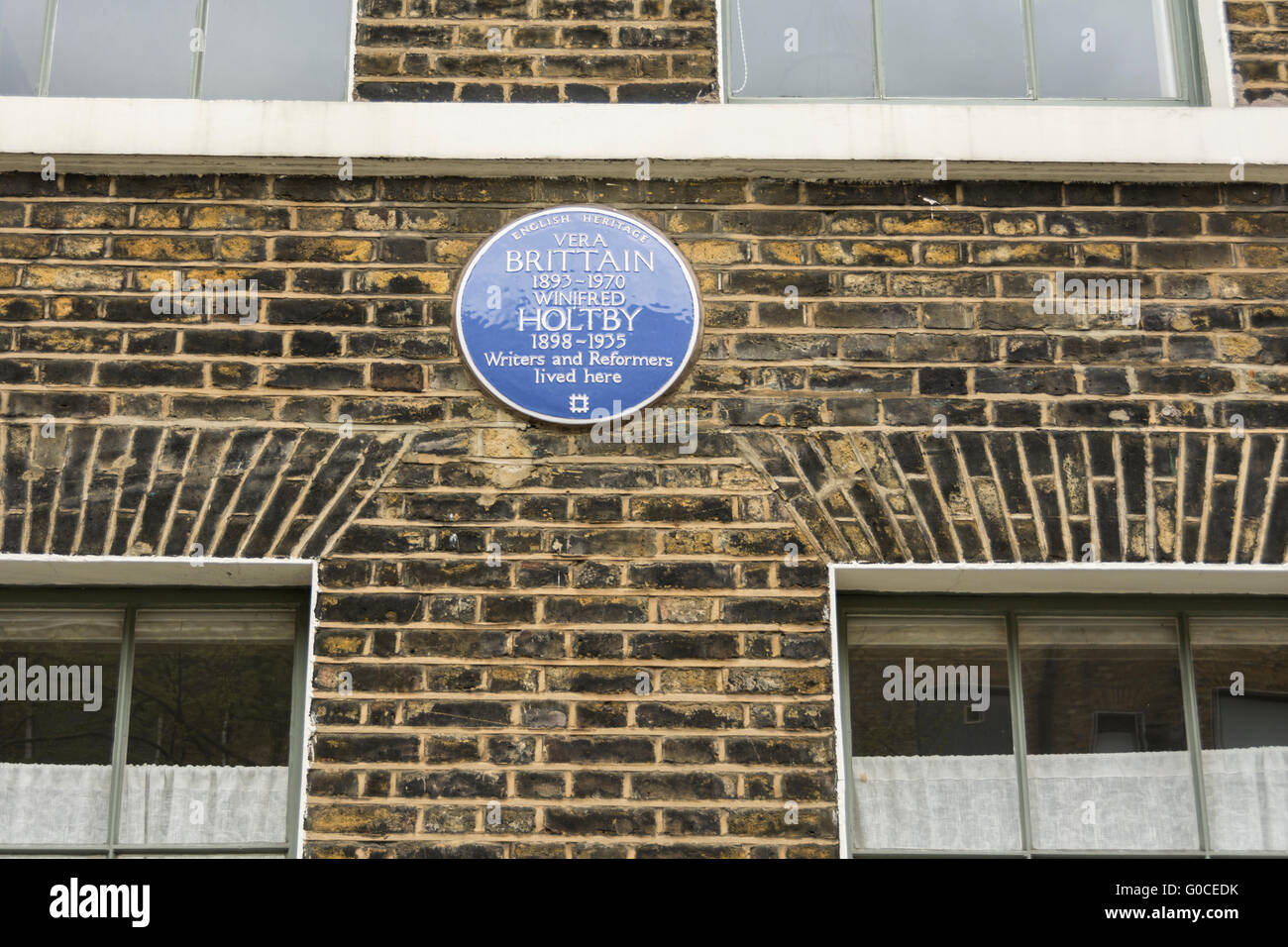 Targa blu alla vera Brittain e Winifred Holtby su Doughty Street, Camden, WC1 Foto Stock