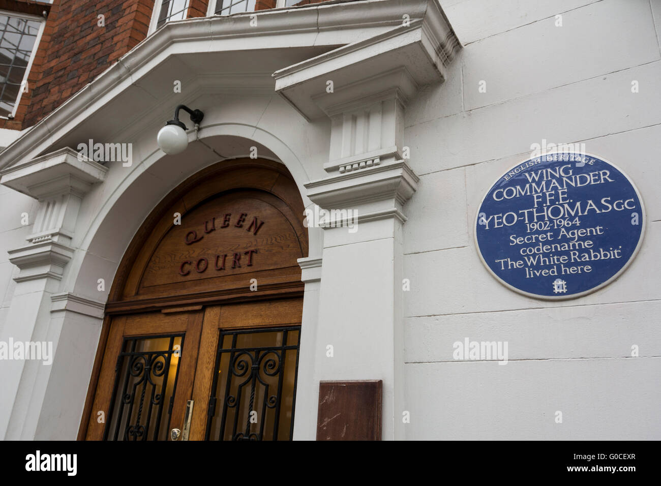 Targa blu di Wing Commander F.F.E. Yeo-Thomas, Guilford Street, Londra Inghilterra, Regno Unito Foto Stock