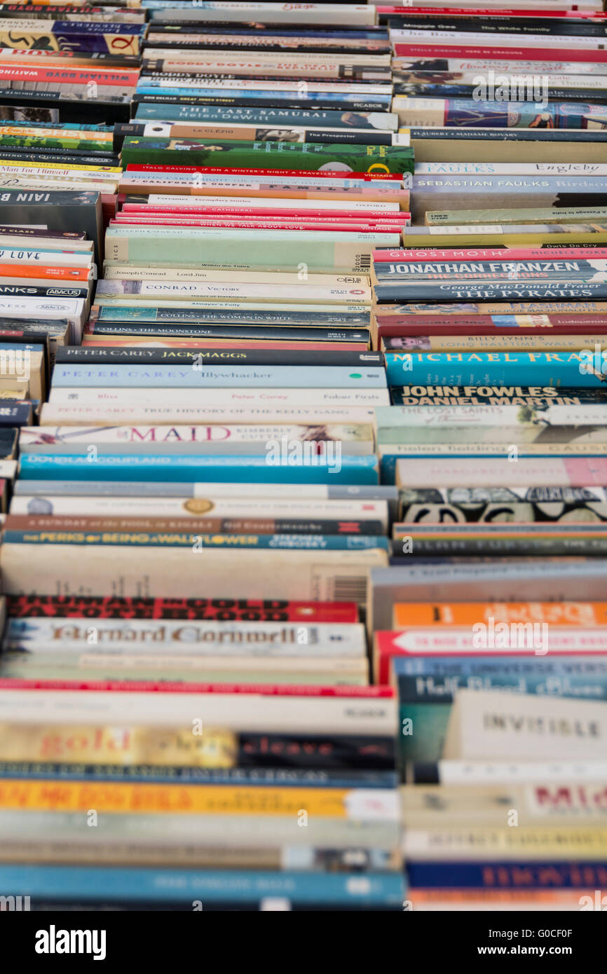 Libri per la vendita su un mercato in stallo a Londra Foto Stock