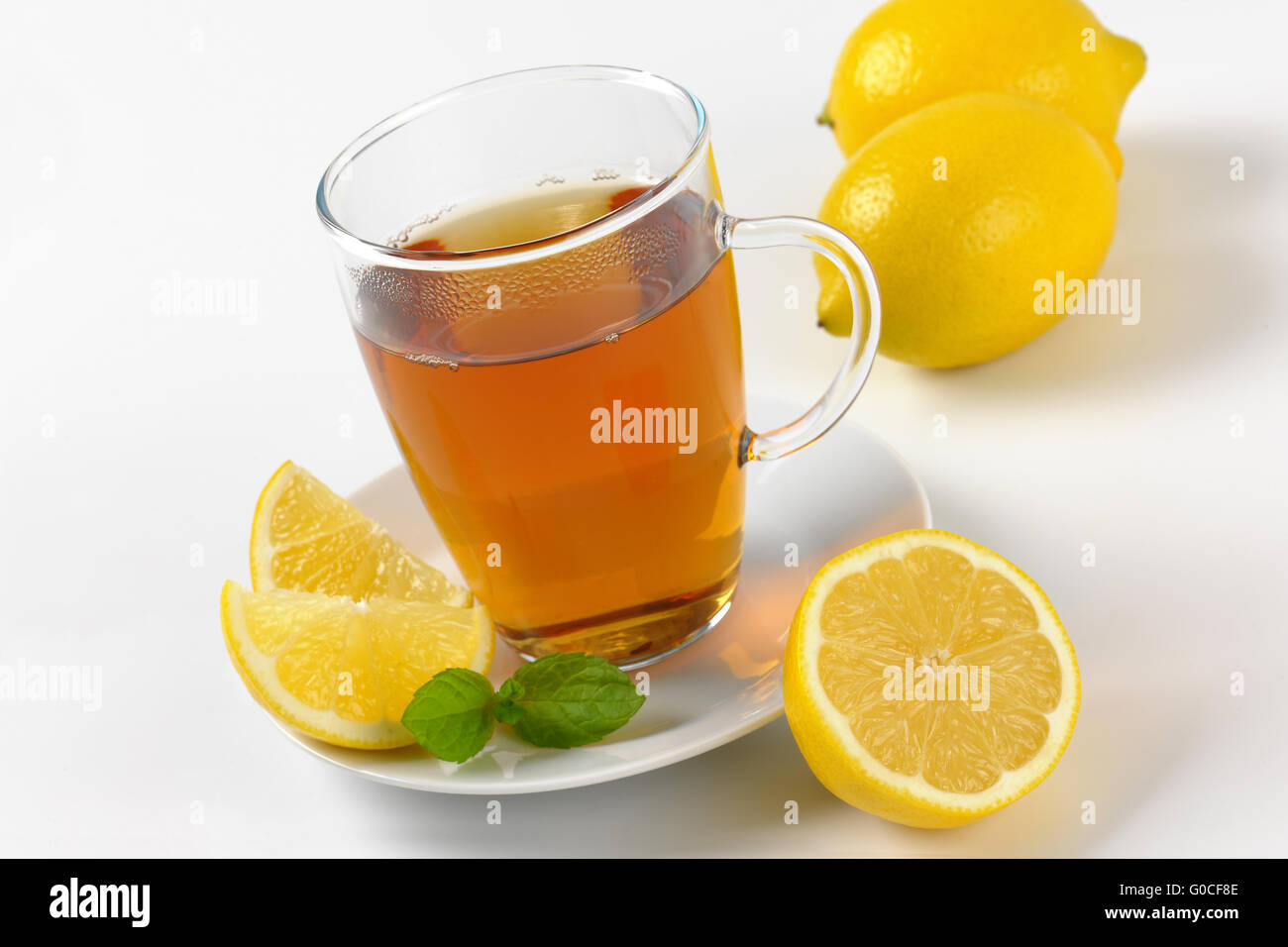 Tazza di tè nero con il limone - close up Foto Stock
