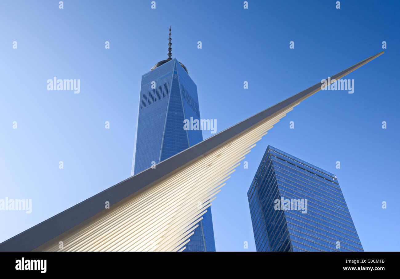Nuova Autorità Portuale Hub di trasporto Guglia dell'architetto Santiago Calatrava con One World Trade Center e sette WTC. New York Foto Stock Nuova Autorità Portuale Hub di trasporto Guglia dell'architetto Santiago Calatrava con One World Trade Center e sette WTC. New York Foto Stock