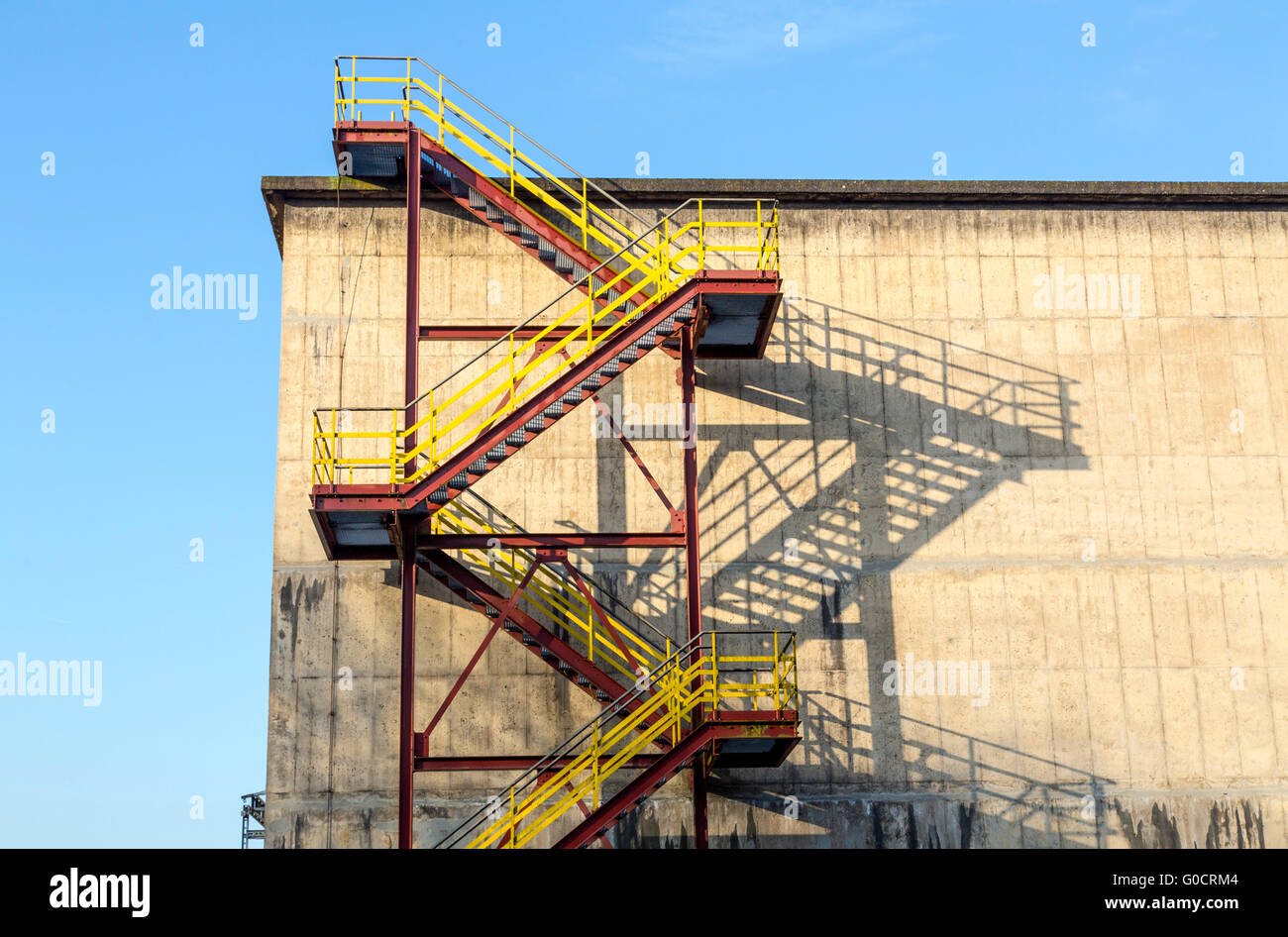 Aprire la scala, al di fuori di un edificio industriale, Foto Stock