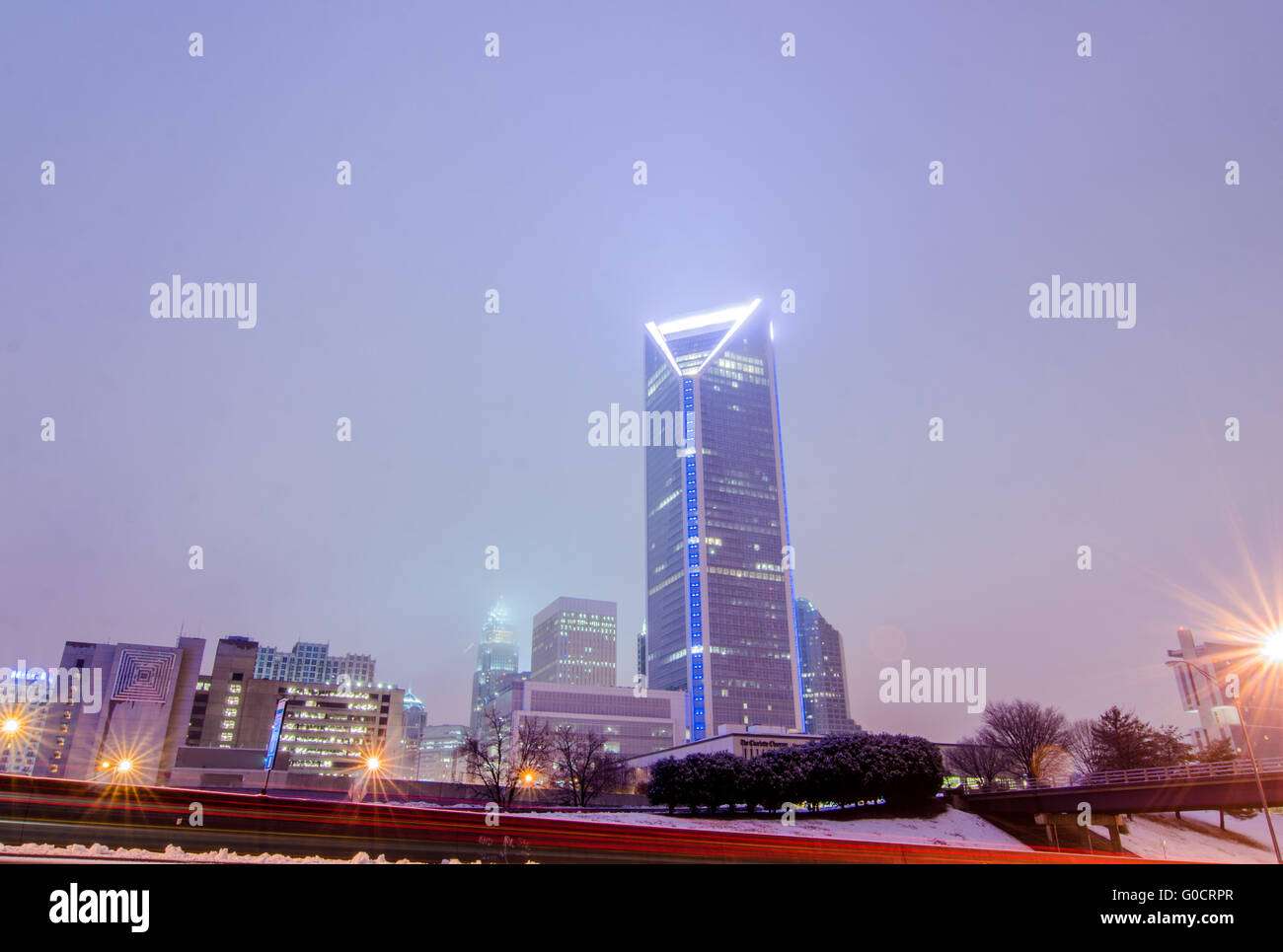 La nebbia meteo su Charlotte North Carolina skyline Foto Stock