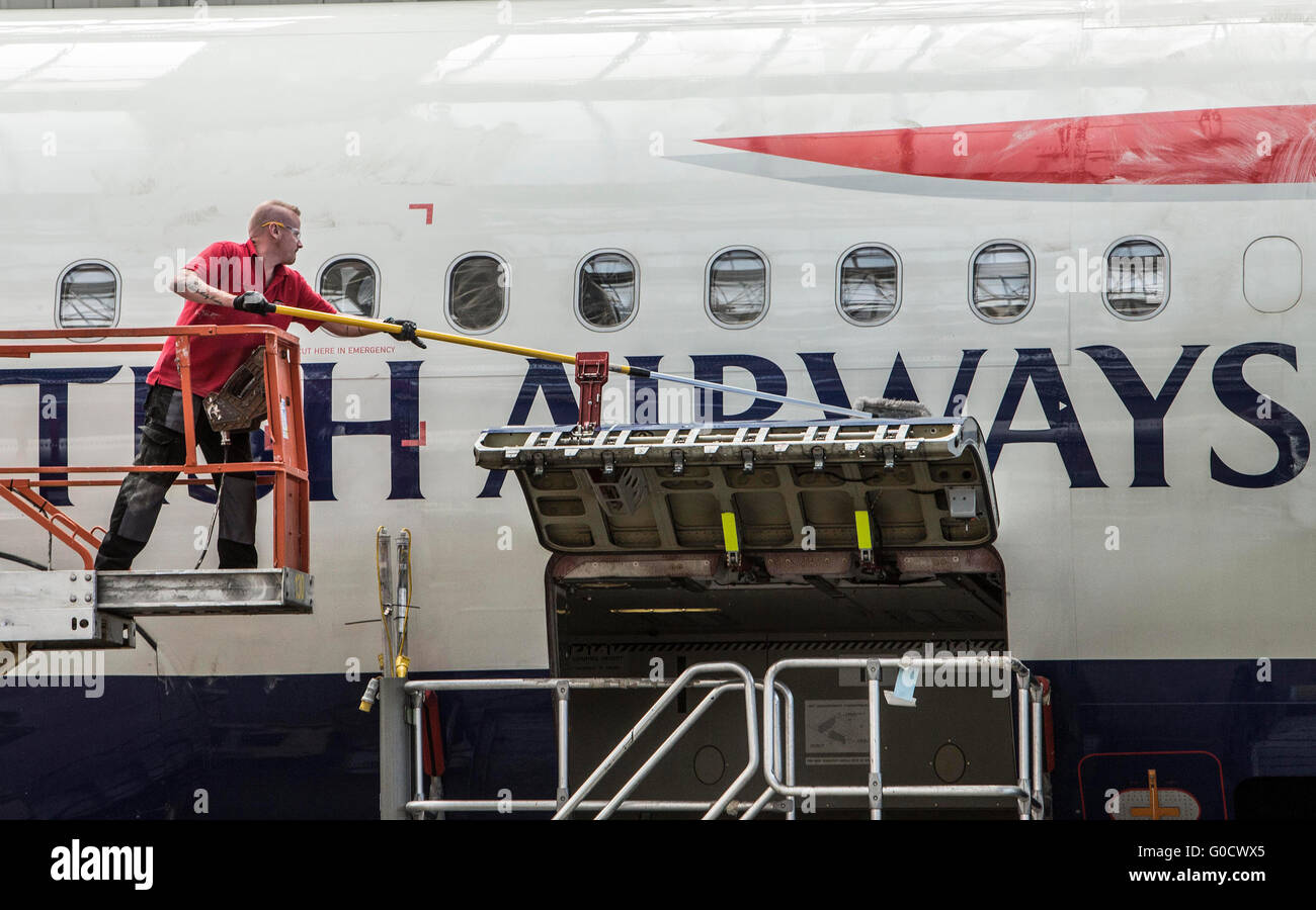 British Airways manutenzione su jet del passeggero Foto Stock