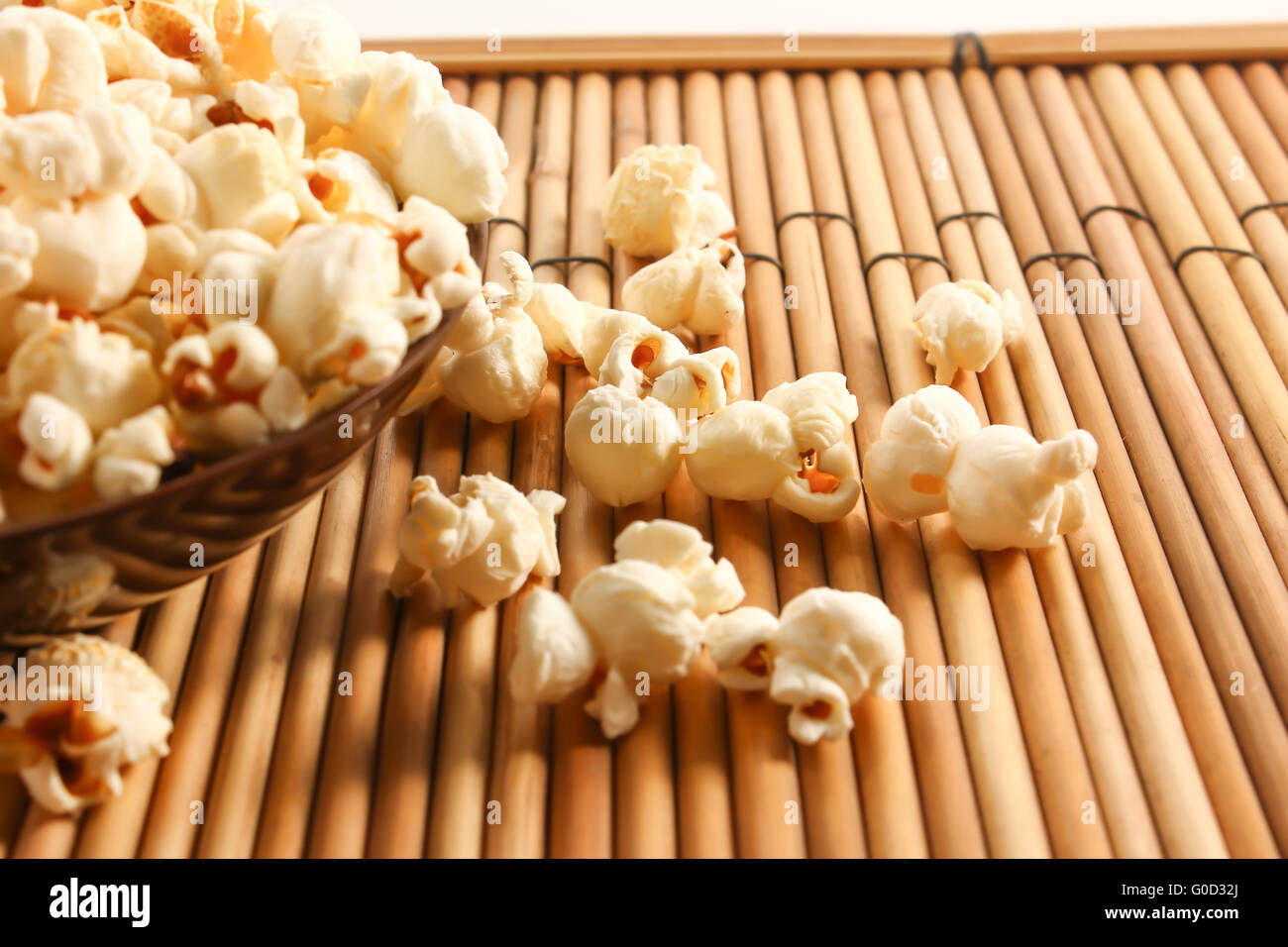 Il popcorn diffusione sulla base Foto Stock