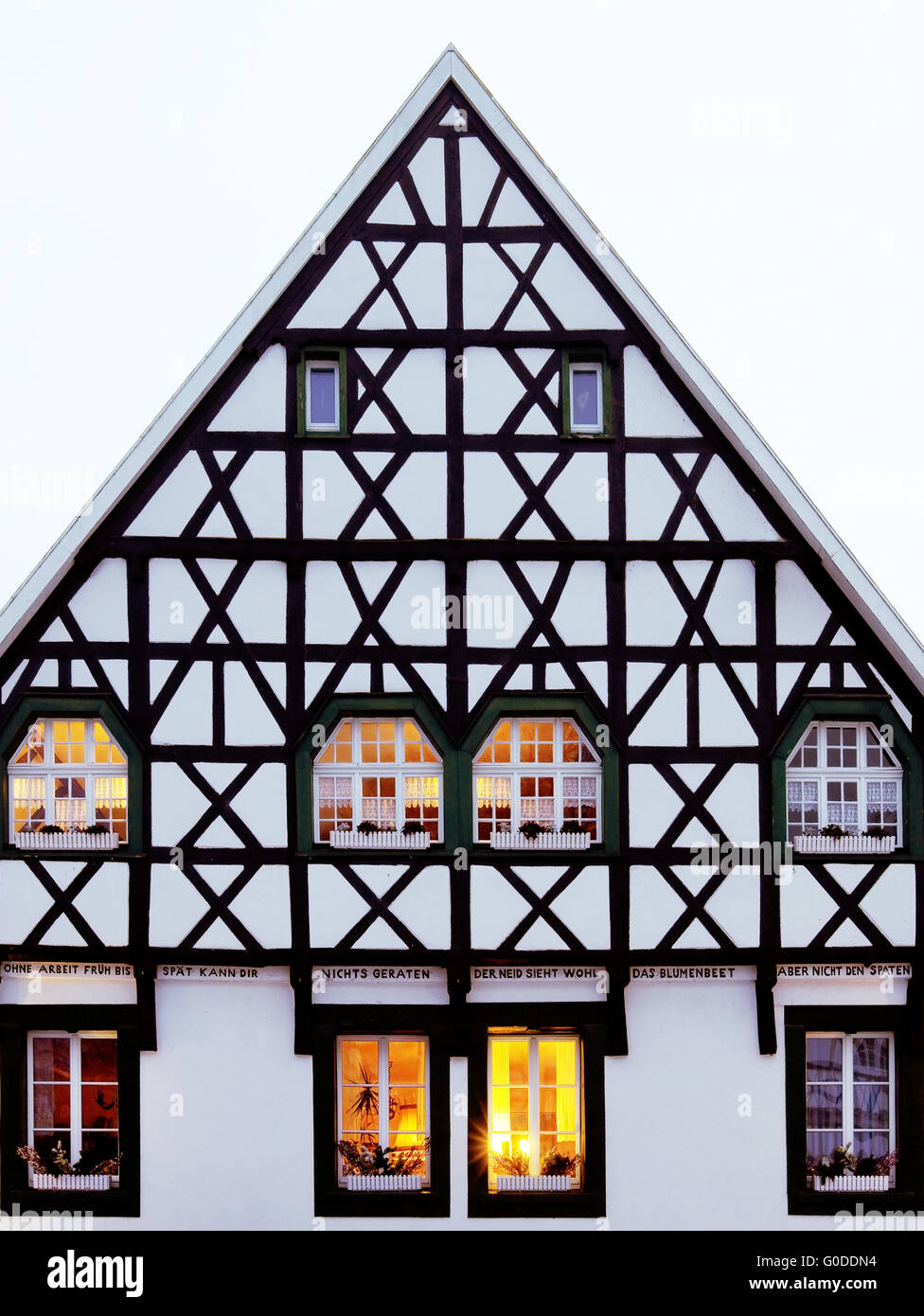 Semi-timberd casa di villaggio storico Wengern Foto Stock