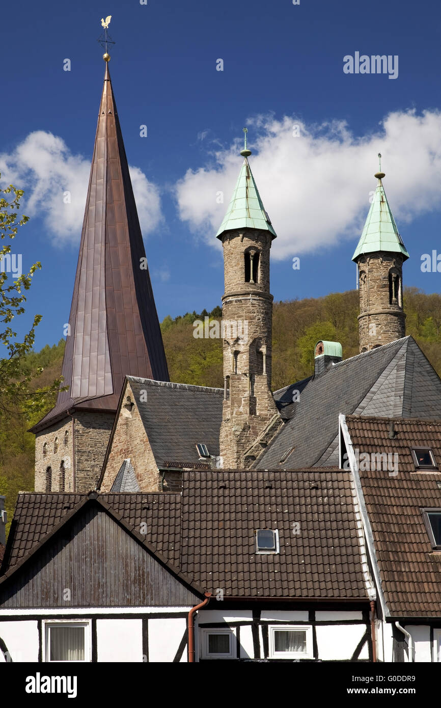 Chiesa Christuskirche e semi-case con travi di legno Foto Stock