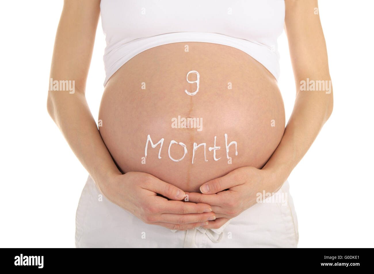 Donna incinta il ventre con parole nove mesi Foto Stock