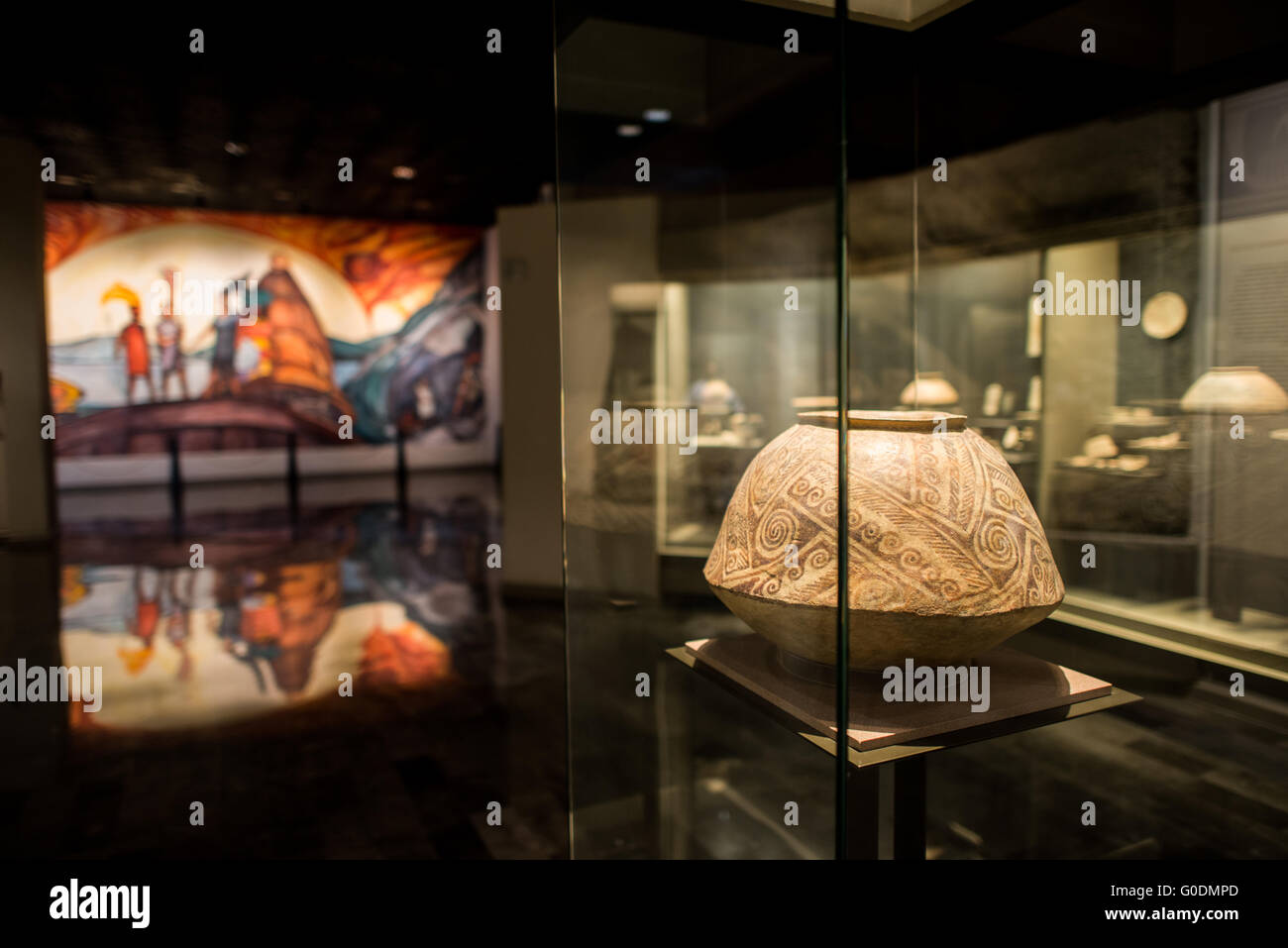 Museo nazionale di antropologia della ceramica precolombiana città del Messico // CITTÀ DEL MESSICO, Messico - le navi precolombiane in terracotta sono esposte nel Museo nazionale di antropologia, che mostra manufatti ceramici provenienti dalle civiltà indigene del Messico. Il museo ospita una delle collezioni più complete al mondo di arte e manufatti precolombiani, che documentano il patrimonio culturale dei popoli mesoamericani, tra cui gli Aztechi, i Maya, gli Olmechi e altri gruppi indigeni. Questi pezzi di ceramica rappresentano le sofisticate tradizioni di ceramica che si sono sviluppate in tutto l'antico Messico nel corso di migliaia di anni Foto Stock