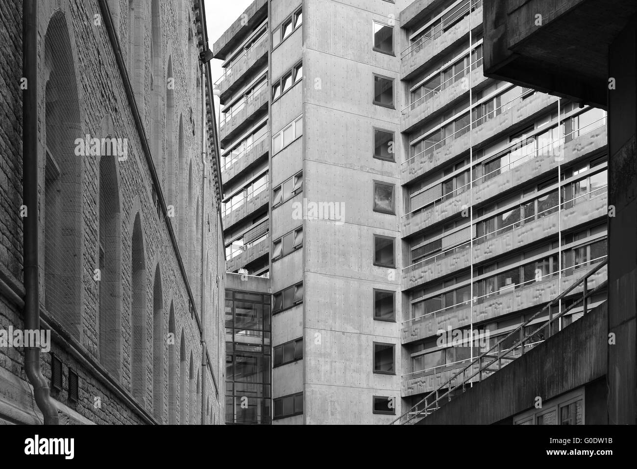Un edificio in calcestruzzo su un cortile di Braunschweig Foto Stock