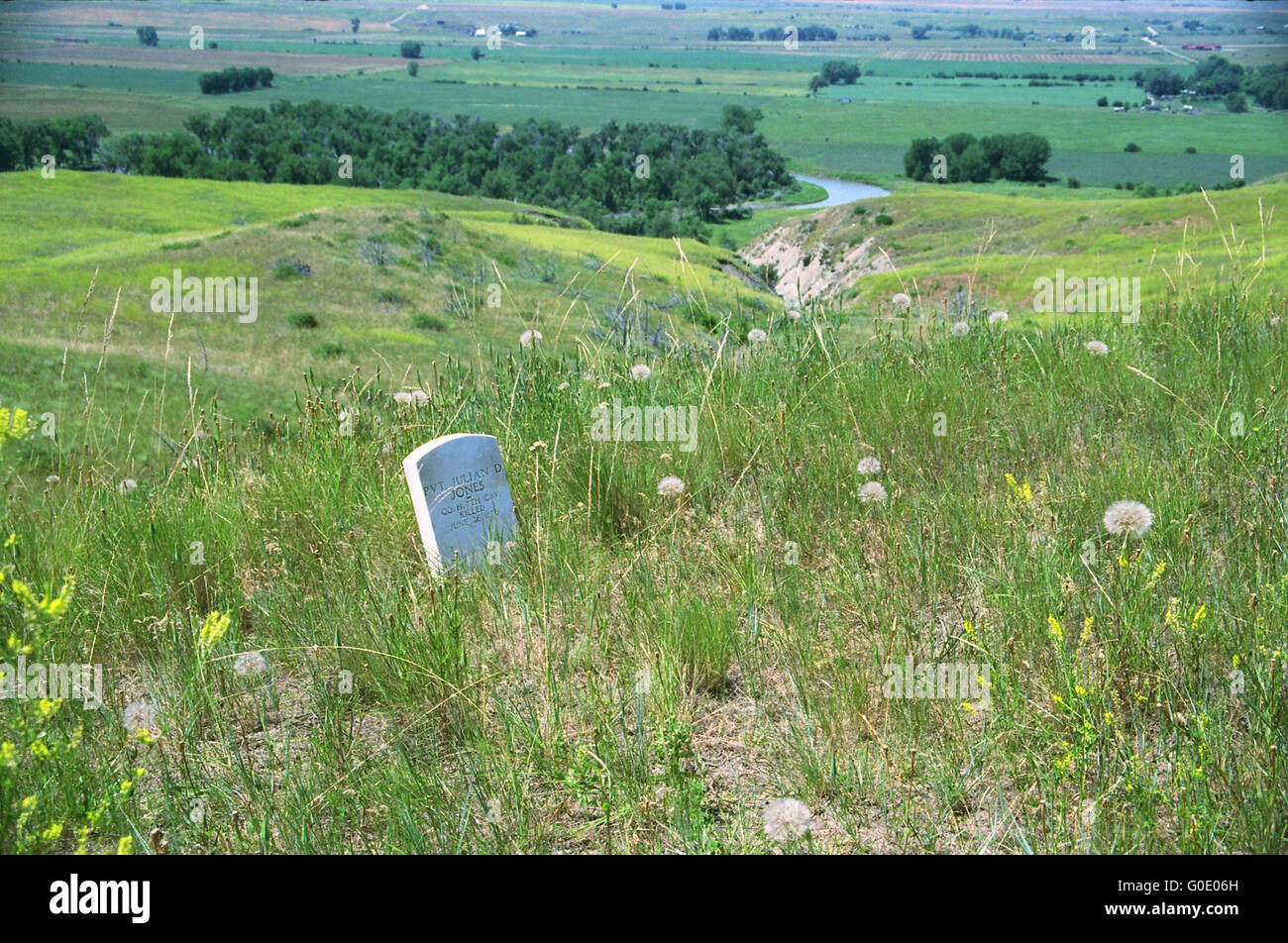 Lapide a Little Bighorn Battlefield National Park in Montana, marcatura dove Pvt. Julian Jones è stato ucciso il 26 giugno 1876. Foto Stock