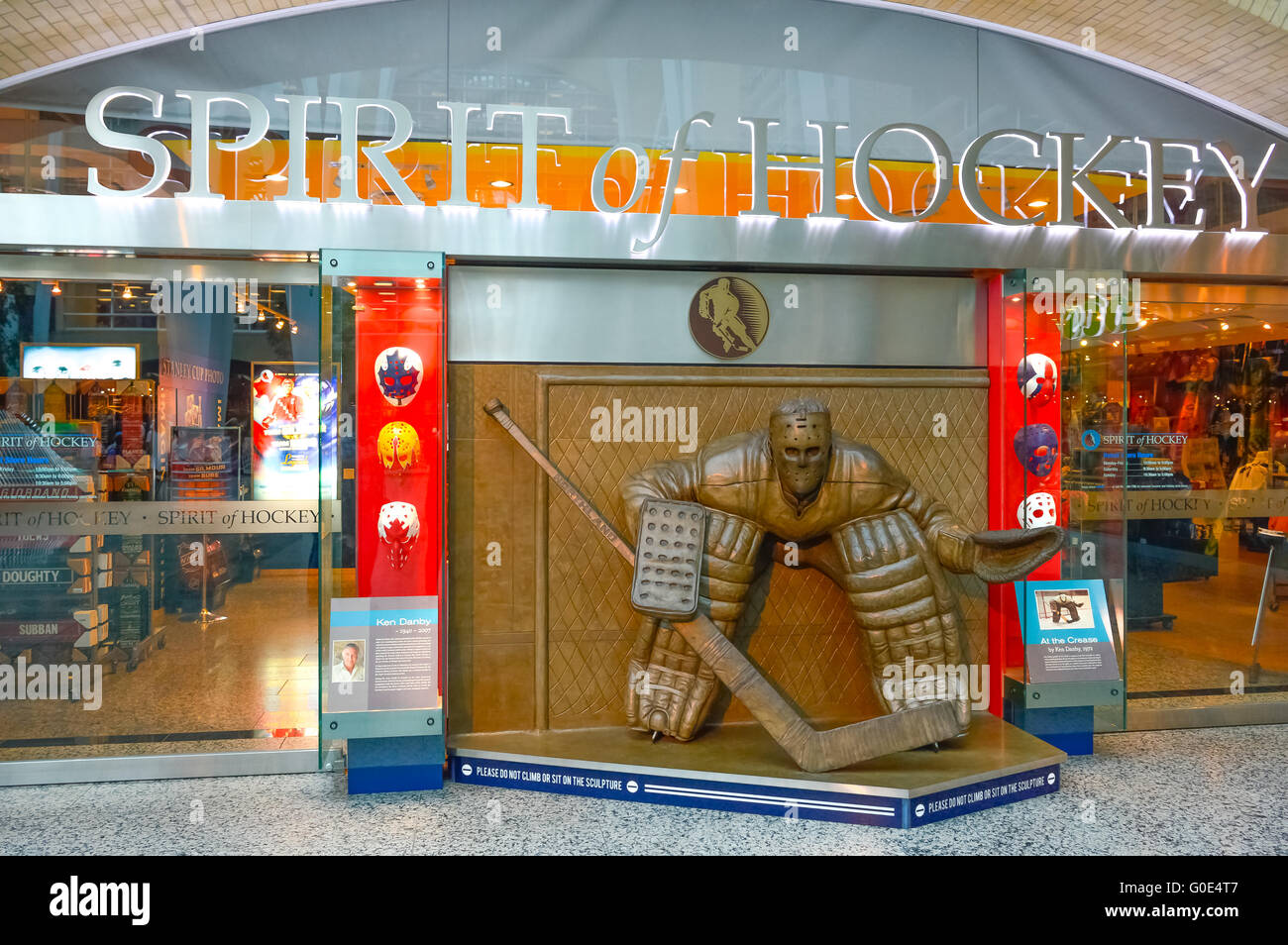 Toronto, Canada - 27 August, 2015: Ken Danby 'in corrispondenza della piega' presso il museo di hockey a Toronto. Foto Stock