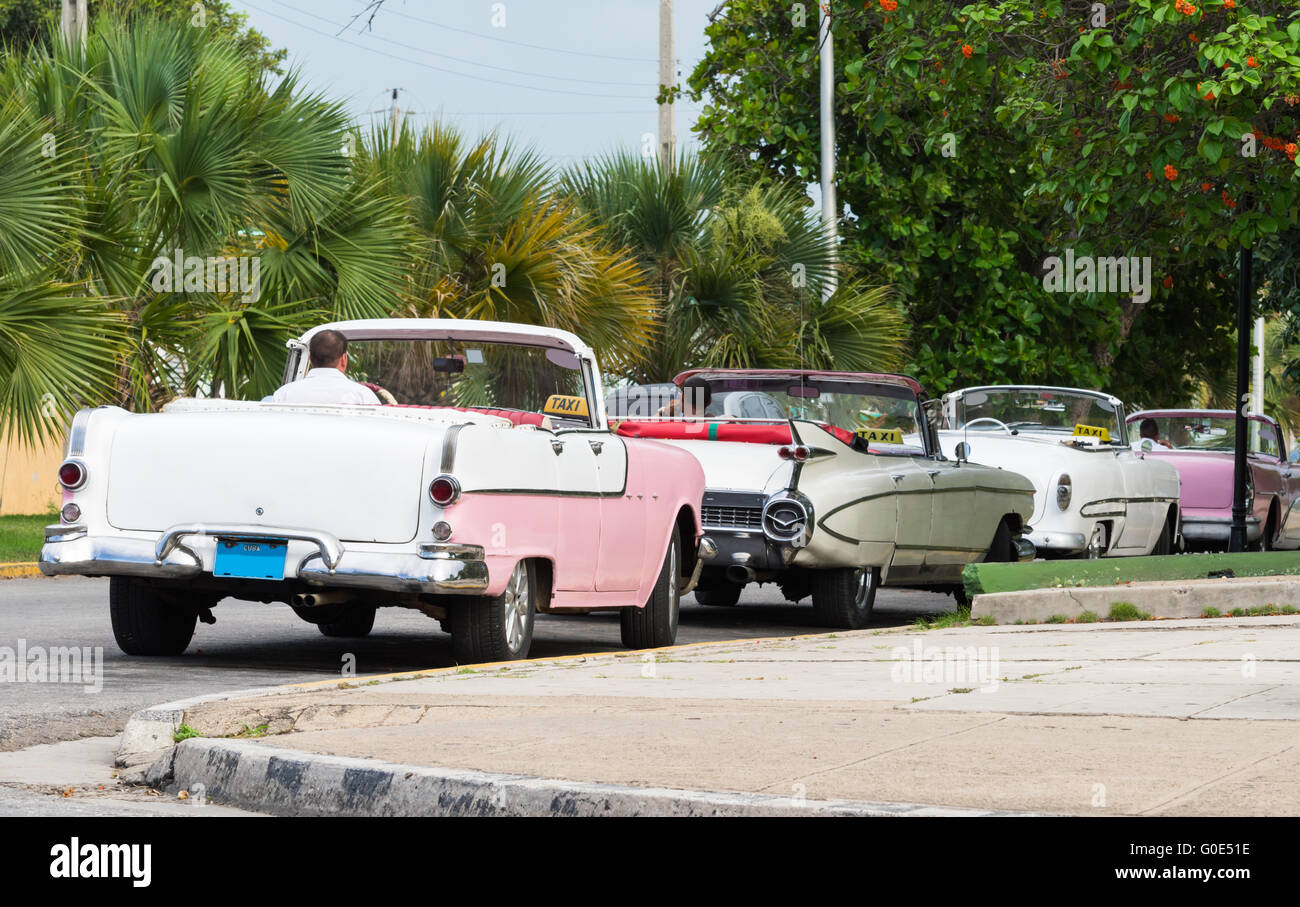 American Classic Cars parcheggiato in serie Foto Stock