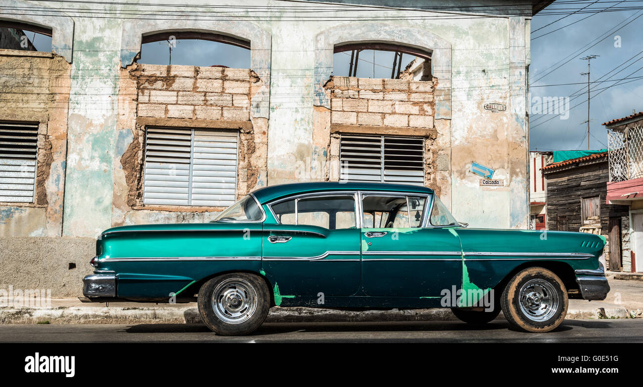 Verde vintage americano auto parcheggiate in Varadero Foto Stock