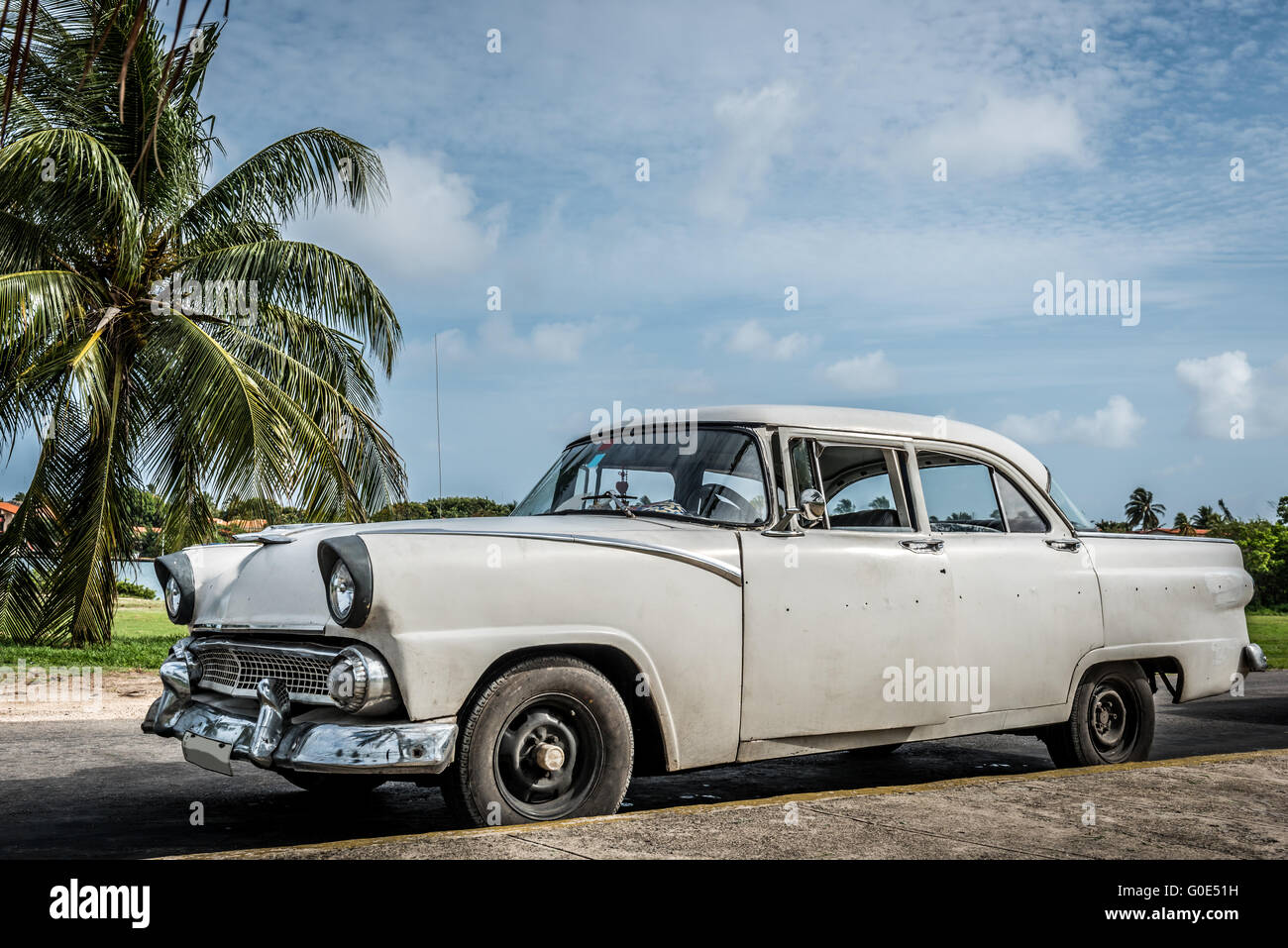 Bianco american vintage auto a Varadero Foto Stock