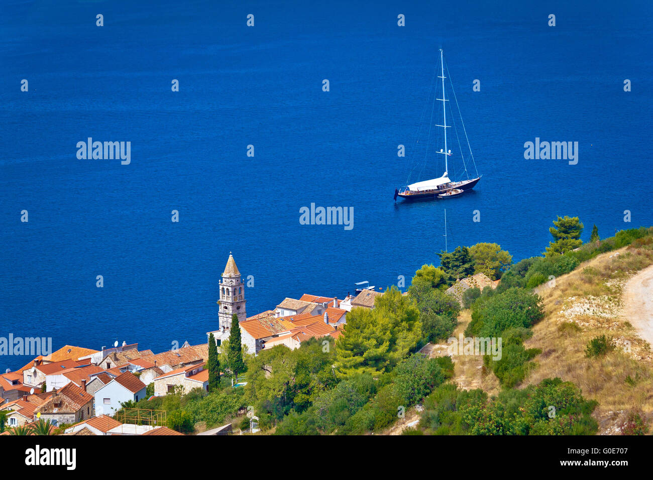 Adriatico città di Vis vela lungomare di destinazione Foto Stock