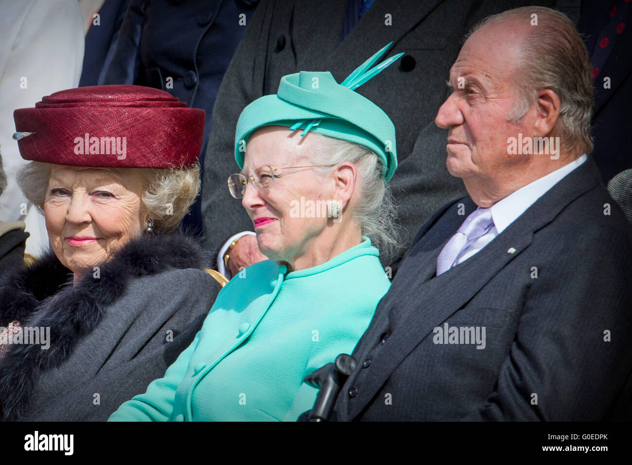 (L-R) Principessa Beatrice dei Paesi Bassi, la Regina Margrethe II di Danimarca e il re Juan Carlos di Spagna presso il cortile interno del Palazzo Reale di Stoccolma per festeggiare il settantesimo compleanno del re svedese il 30 aprile 2016. Foto: Patrick van Katwijk - point de vue fuori - nessun filo SERVICE - Foto Stock