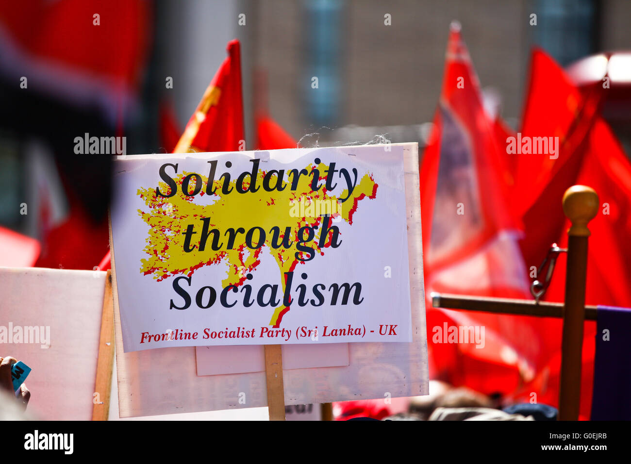 Londra, Regno Unito. Il 1 maggio, 2016. Migliaia di prendere parte nel giorno di maggio nel rally di Londra seguita da marzo a Trafalgar Square Credit: Dinendra Haria/Alamy Live News Foto Stock