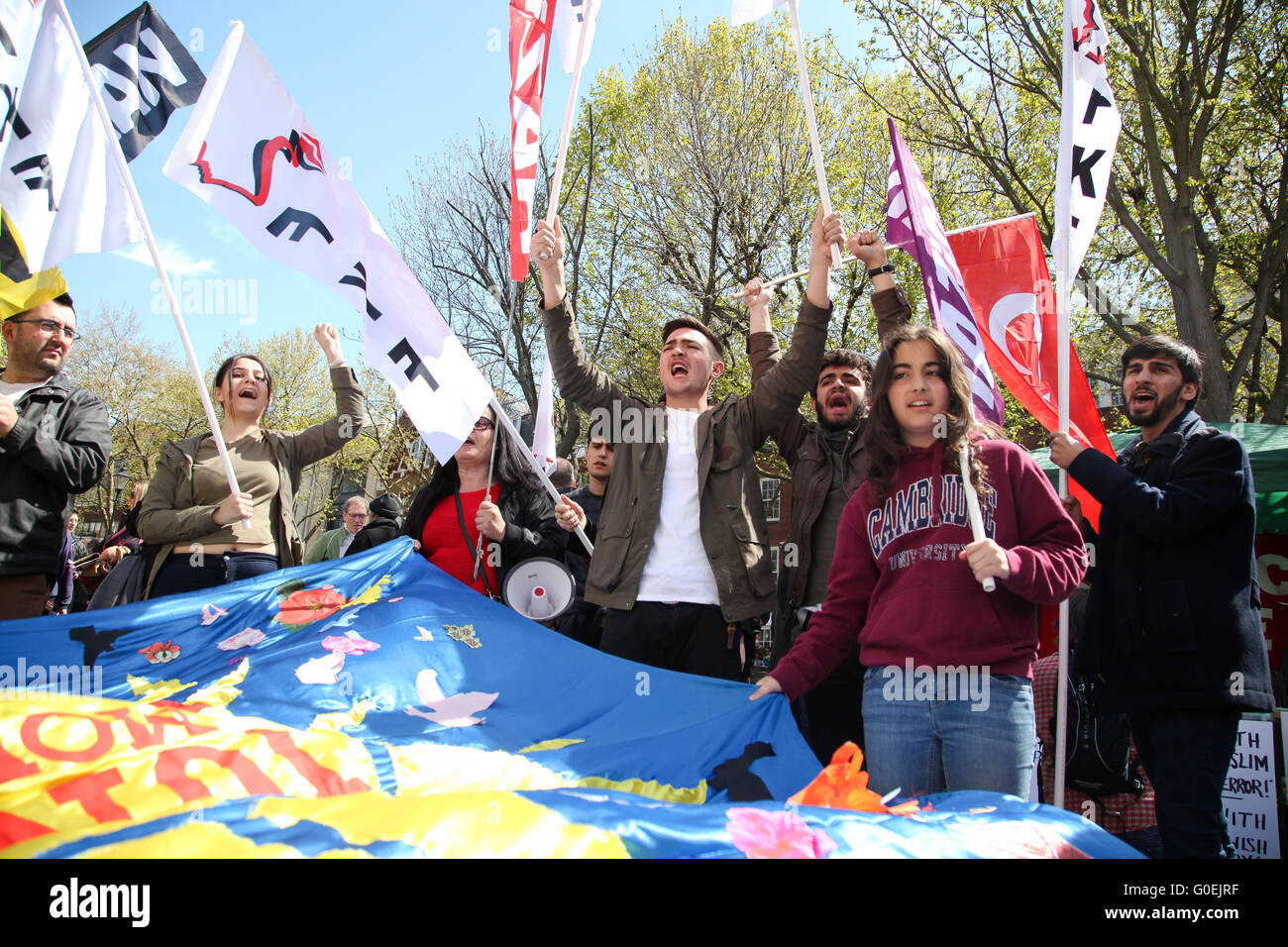 Londra, Regno Unito. Il 1 maggio, 2016. Migliaia di prendere parte nel giorno di maggio nel rally di Londra seguita da marzo a Trafalgar Square Credit: Dinendra Haria/Alamy Live News Foto Stock