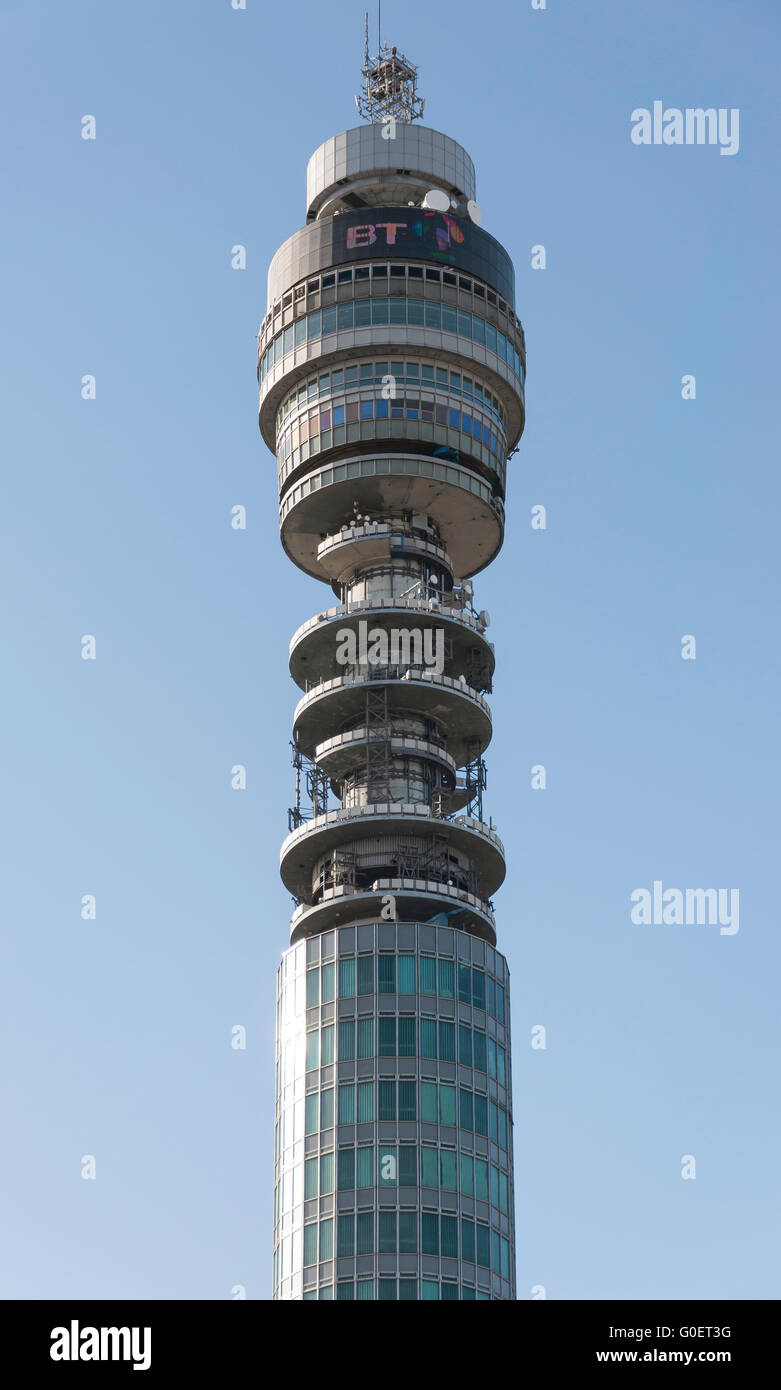 BT Tower da Howland Street, Fitzrovia, London Borough of Camden, London, England, Regno Unito Foto Stock