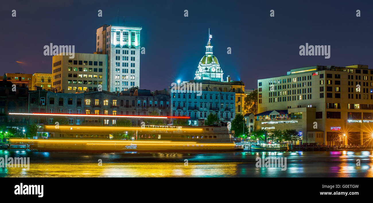River Street al crepuscolo a Savannah in Georgia Foto Stock