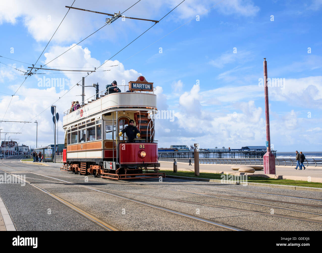 Marton Box auto 31 viaggia lungo il lungomare di Blackpool, Lancashire, Regno Unito come parte di un patrimonio Tram weekend Foto Stock