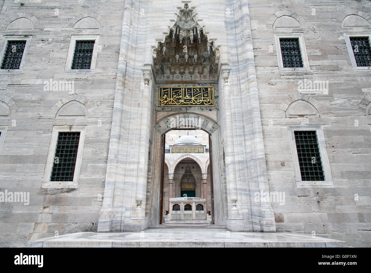 Entrata alla Moschea Suleymaniye in Istanbul Foto Stock