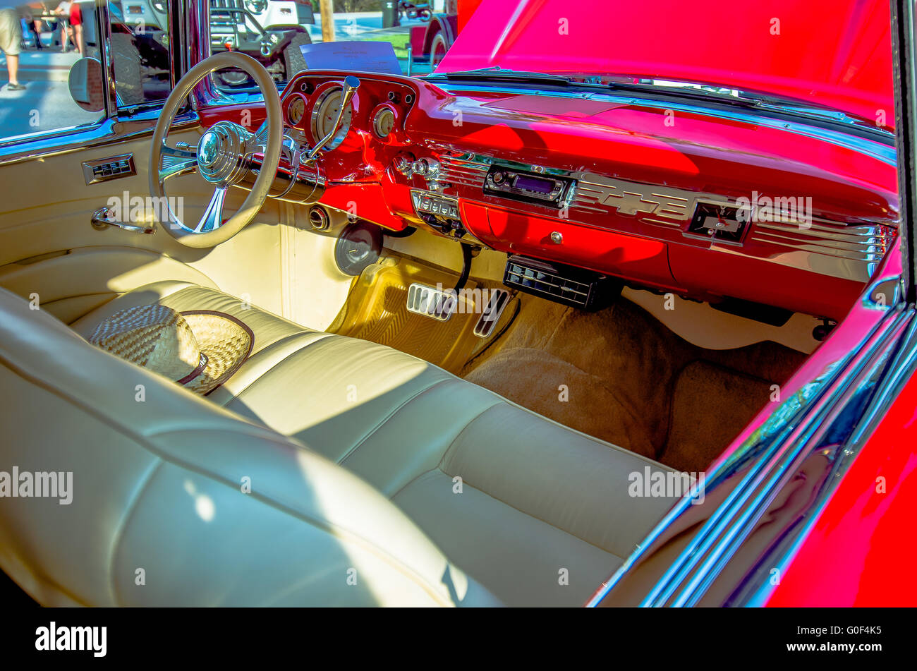 Conducente del cockpit di un auto classica Foto Stock