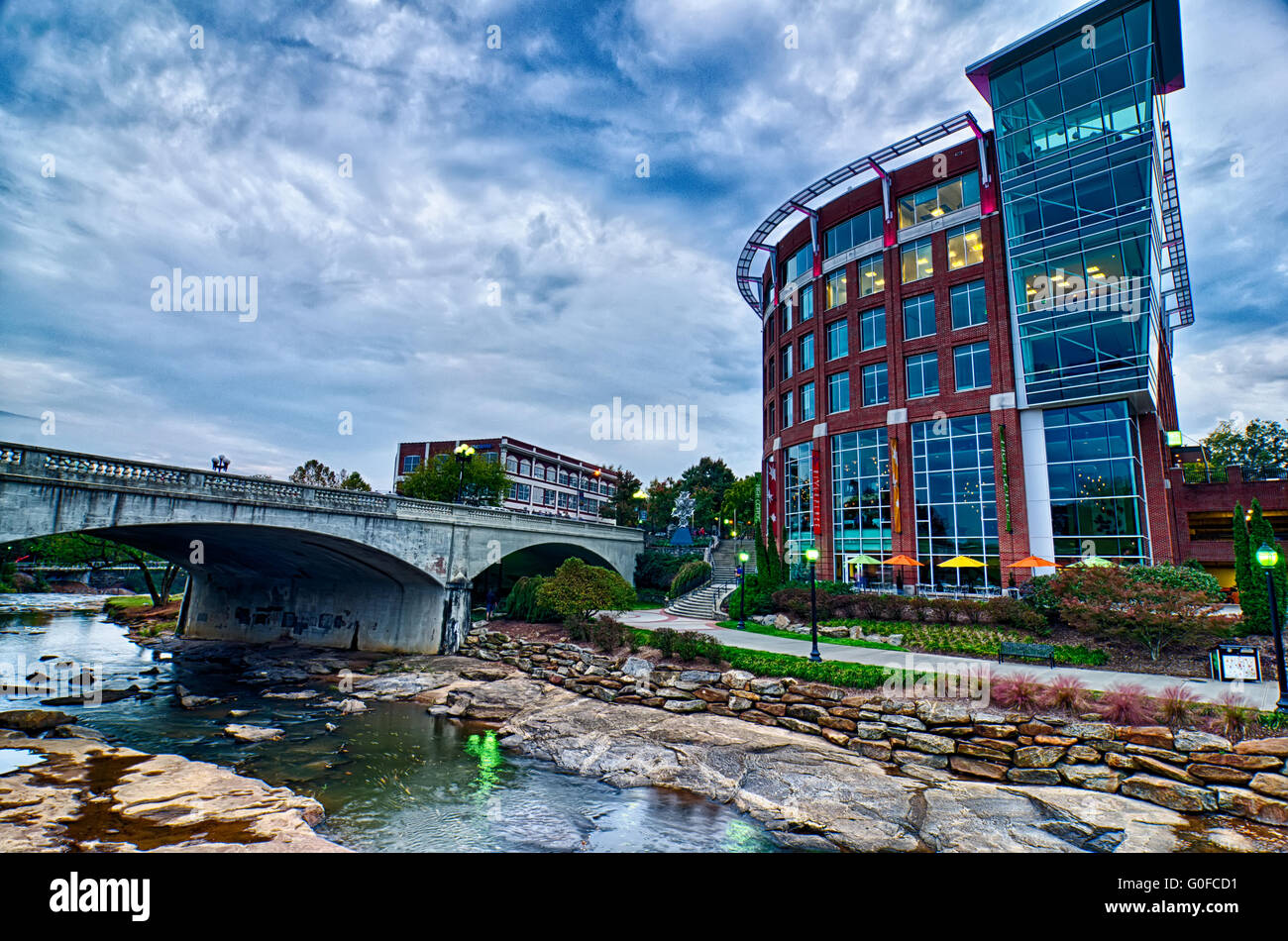 Il centro della città di Greenville nella Carolina del Sud intorno a Falls Park Foto Stock