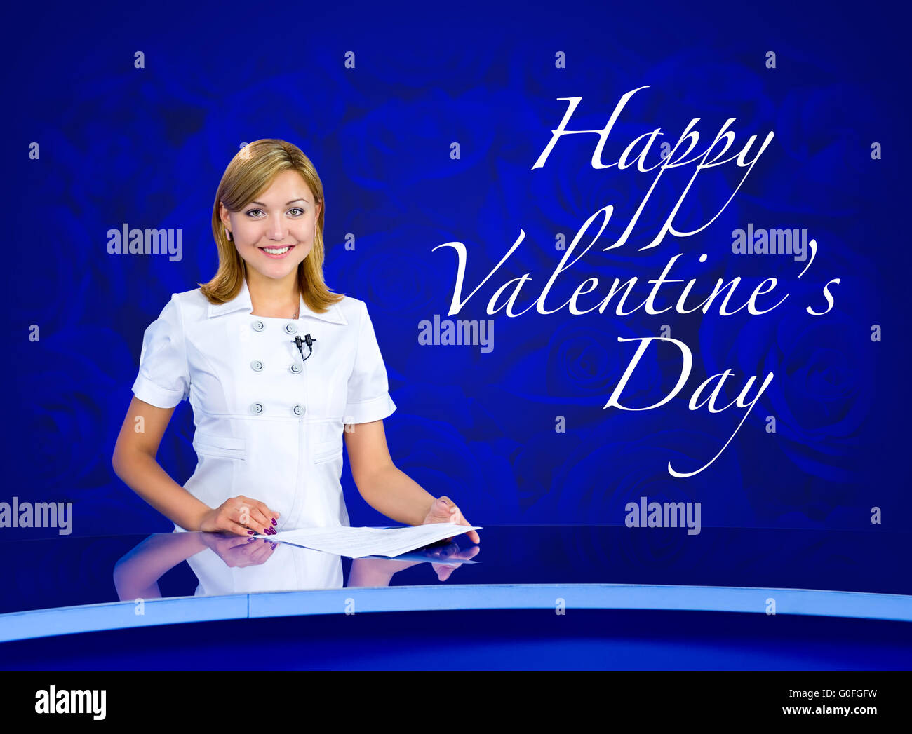 Anchorwoman felice il giorno di San Valentino Foto Stock