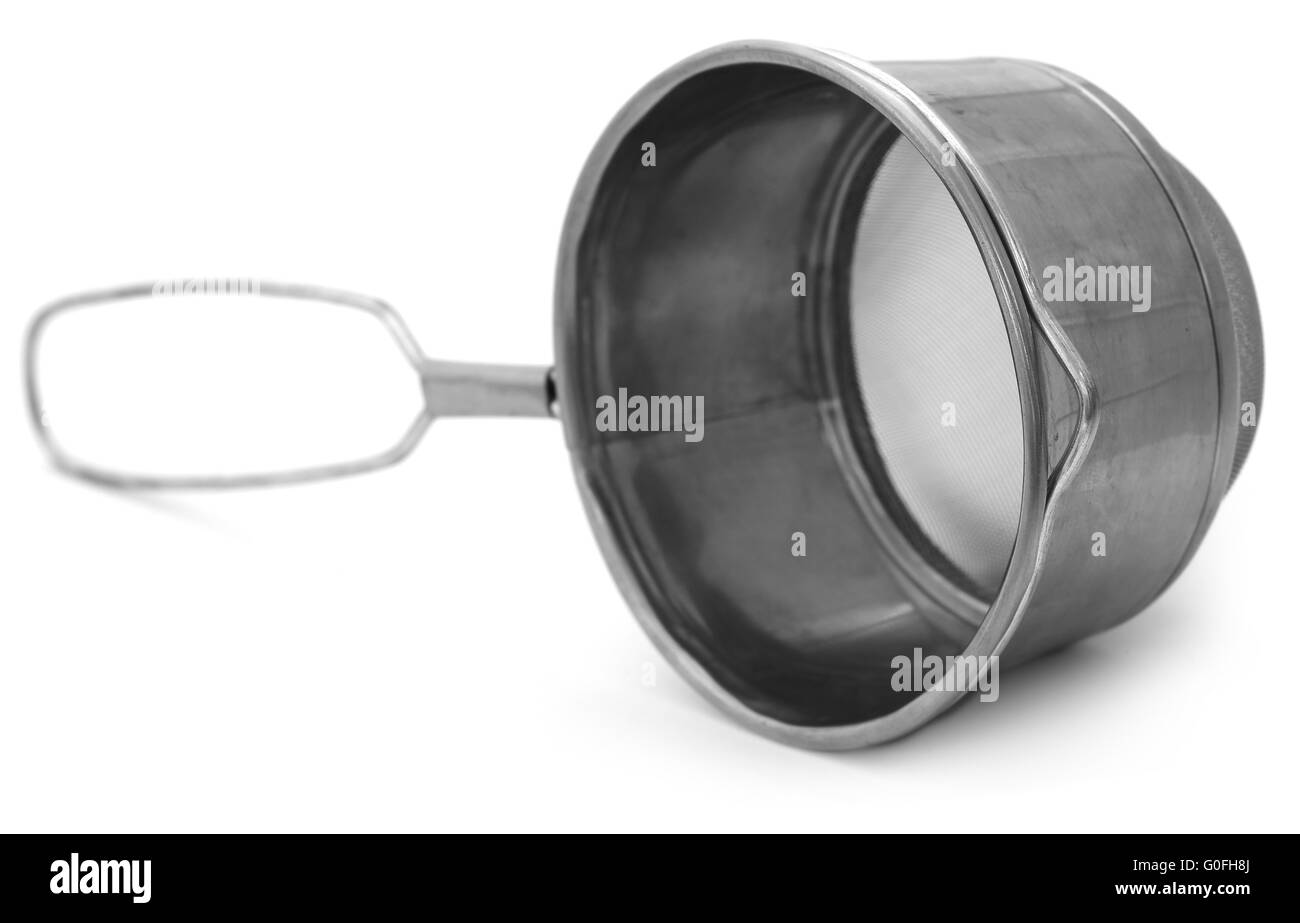 Realizzata in acciaio stainer tè su sfondo bianco Foto Stock