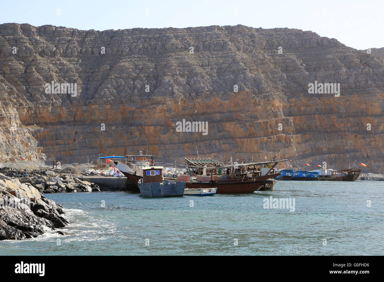 Oman, porto di Khasab con Dhows e barche Foto Stock