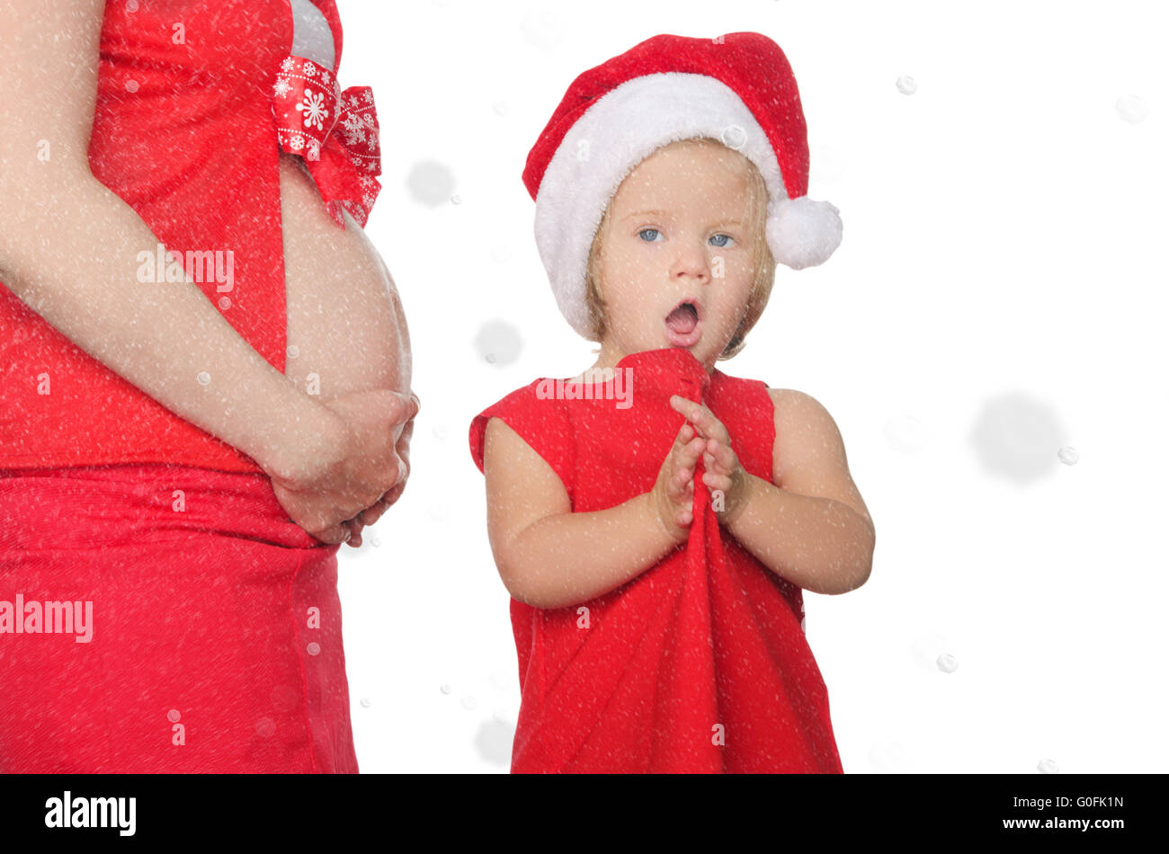 Sorpreso la donna incinta e il bambino sul Natale, i fiocchi di neve Foto Stock