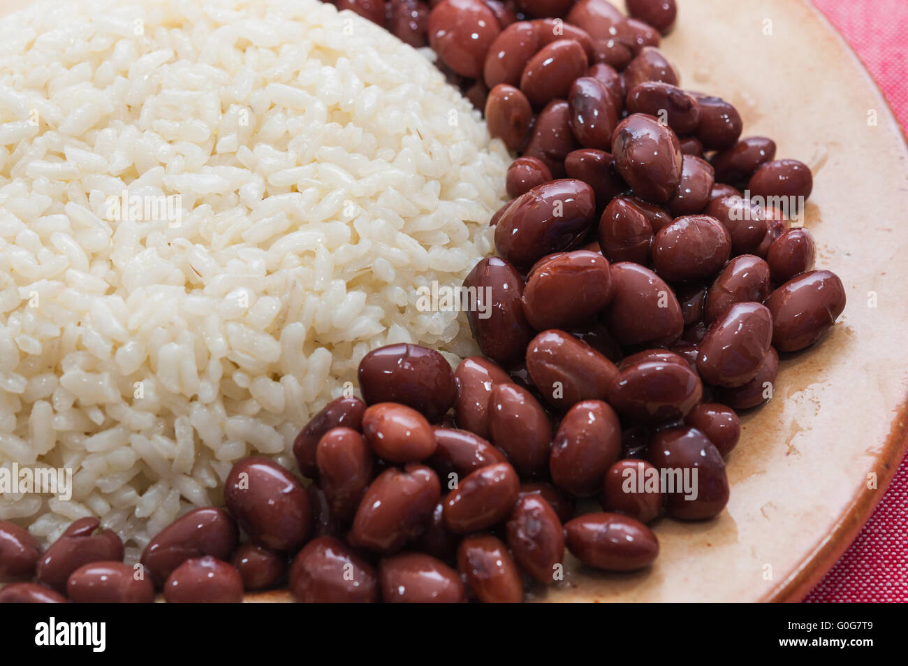 Piatto di riso con fagioli rossi Foto Stock