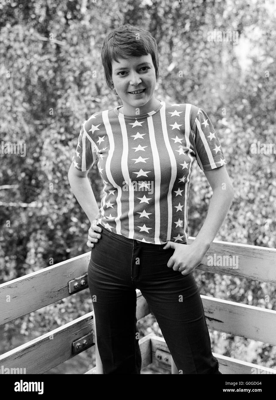 Negli anni settanta, foto in bianco e nero, persone, giovane donna, ritratto, 24 a 28 anni, Monika Foto Stock