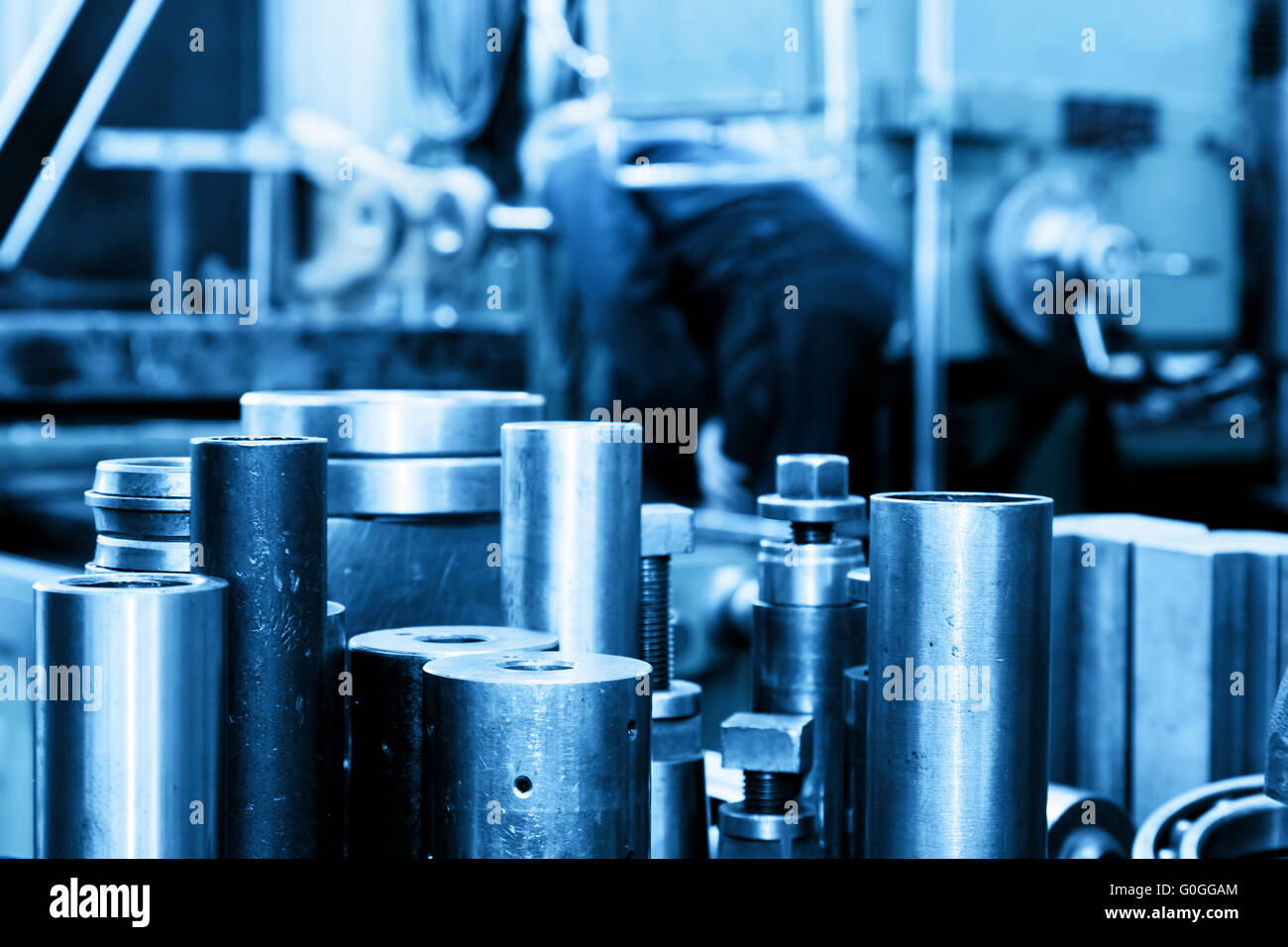 Acciaio industriale cilindri, pistoni in officina. Tema dell'industria. Foto Stock