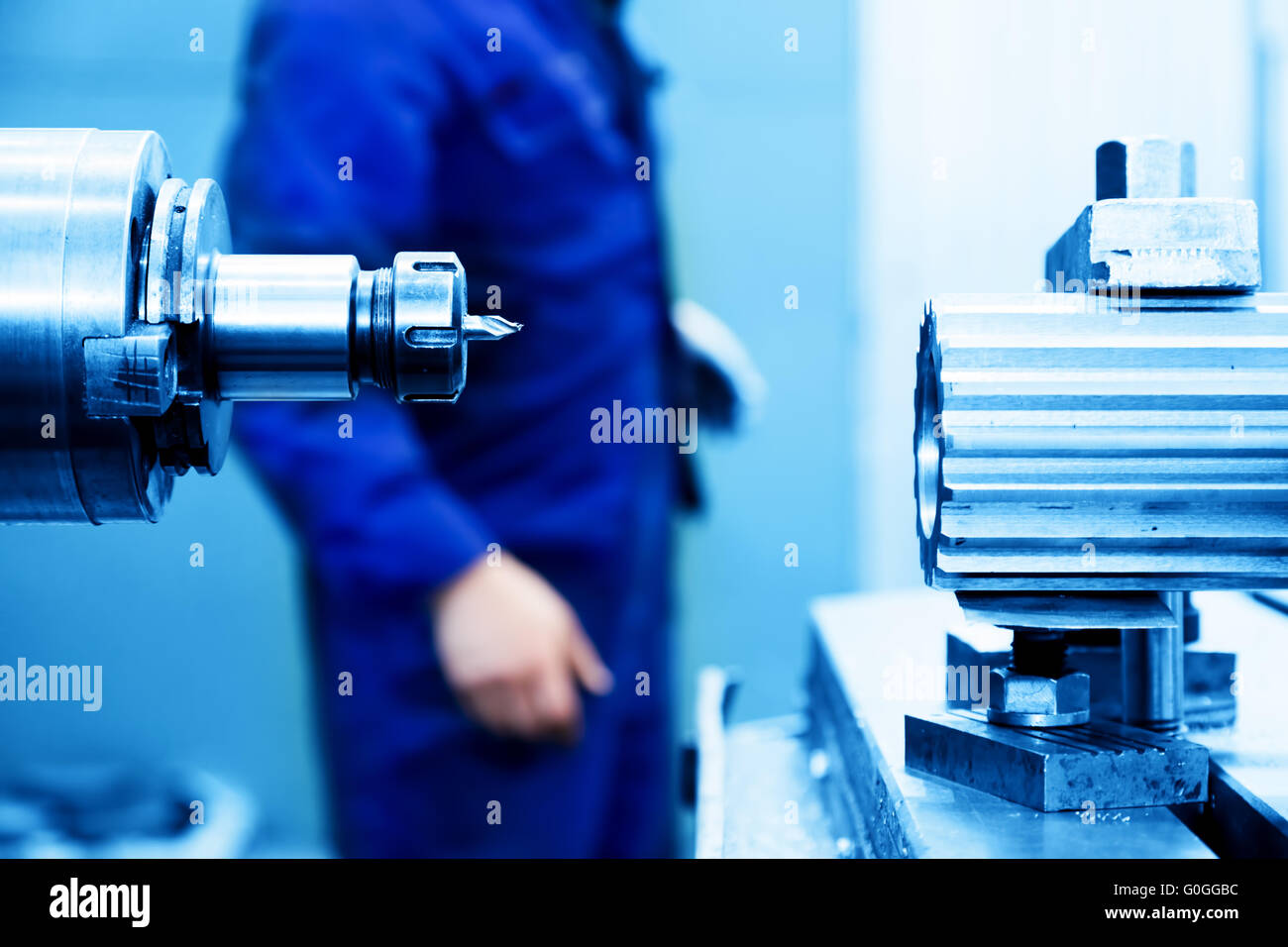 Foratura e macchina alesatrice a lavoro. L'industria, industriale Foto Stock