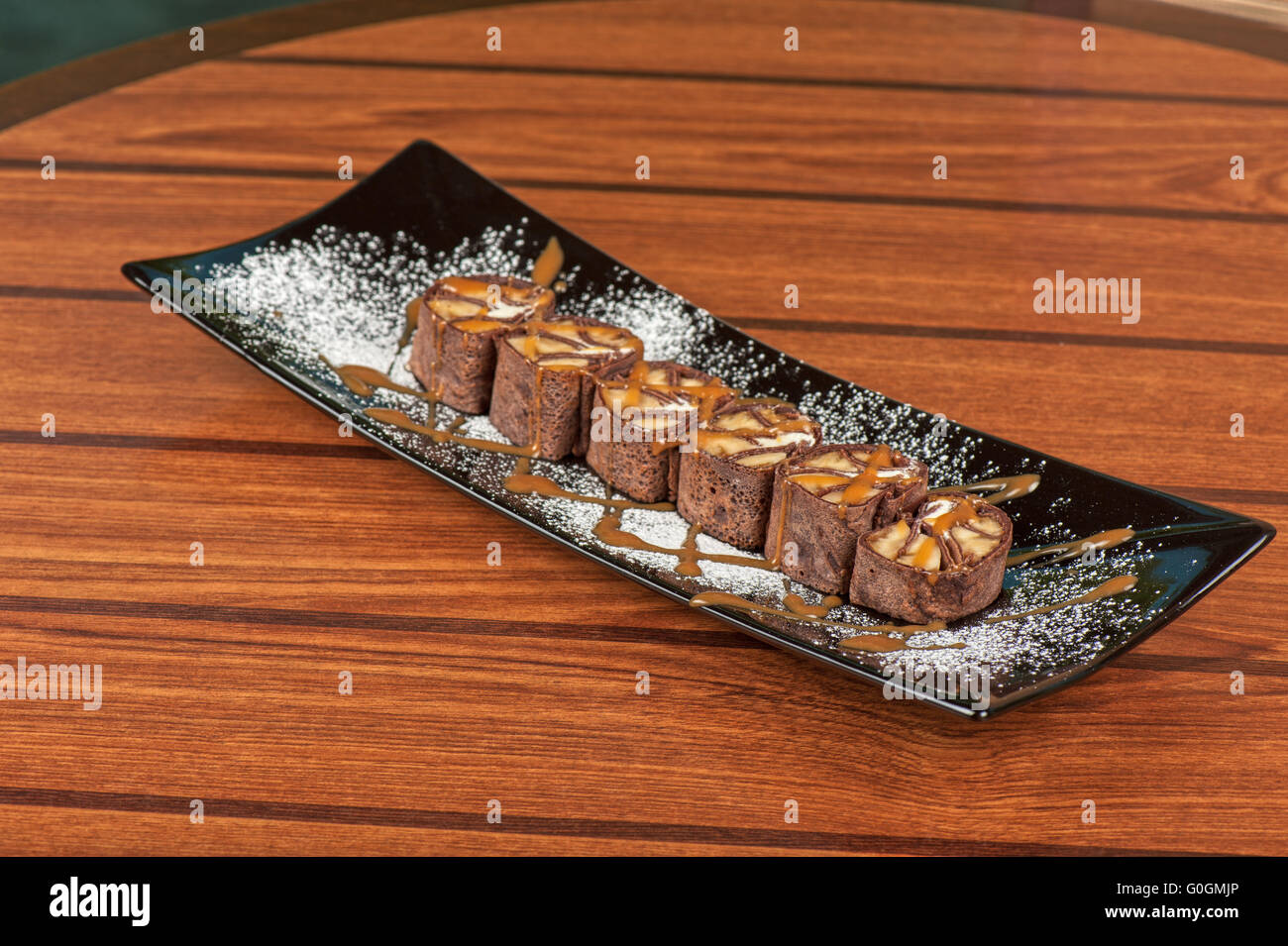 Rotolo di cioccolato con caramello Foto Stock