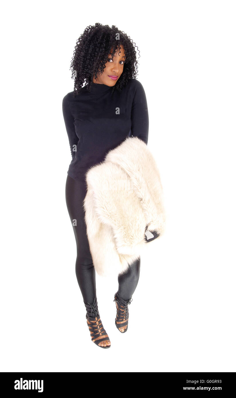 African American donna con pelliccia oltre il braccio. Foto Stock