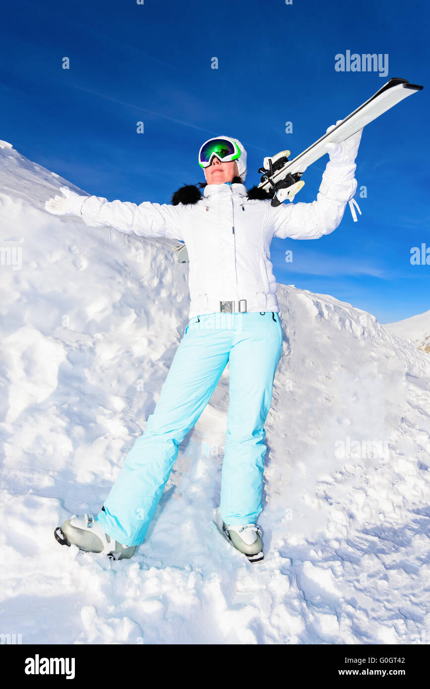 Donna sciatore in montagna Foto Stock