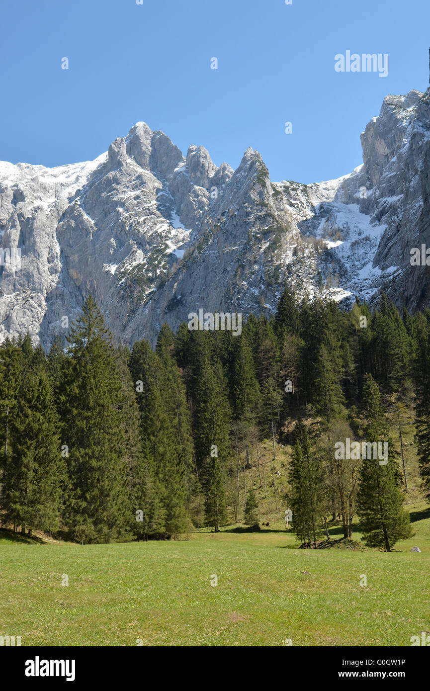 E Scharitzkehlalm Hoher Göll mountain 2,522 m (8,274 ft), Endstal, sulle Alpi di Berchtesgaden, Germania Foto Stock